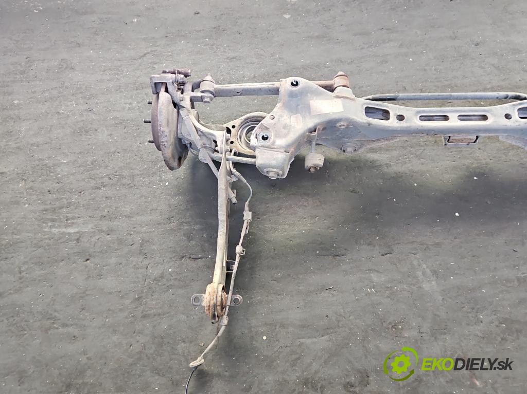 Kia Ceed II 2012-2018 1.6 crdi 128 HP manual 94 kW 1582 cm3 5- zadna výstuha  (Výstuha zadná)