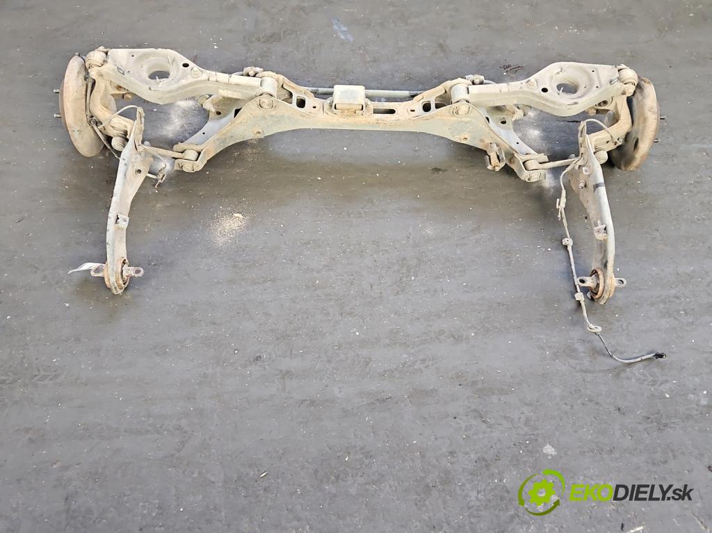 Kia Ceed II 2012-2018 1.6 crdi 128 HP manual 94 kW 1582 cm3 5- zadna výstuha  (Výstuha zadná)