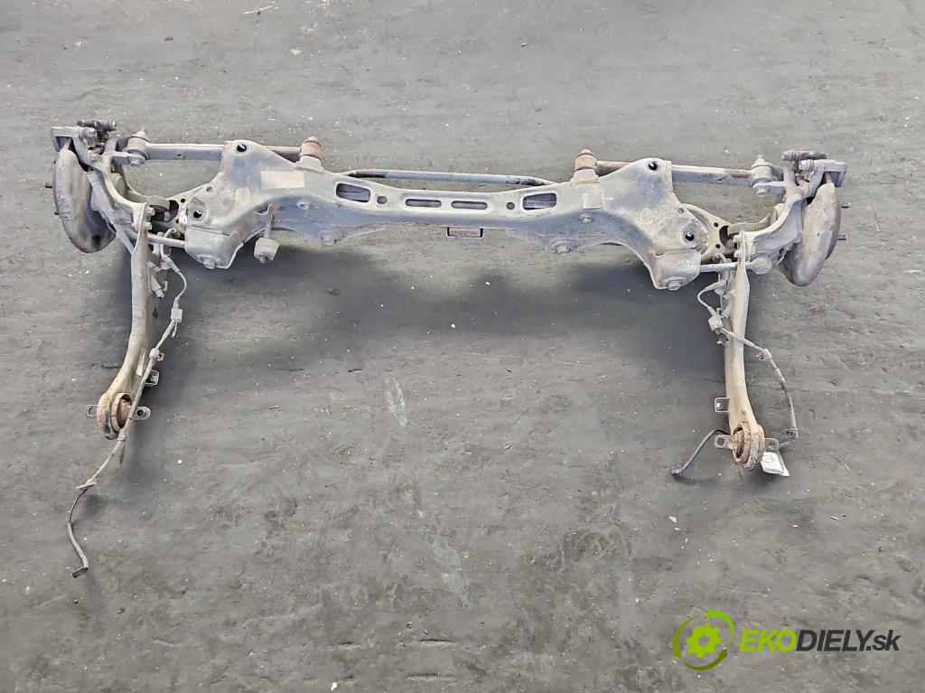 Kia Ceed II 2012-2018 1.6 crdi 128 hp manual 94 kW 1582 cm3 5- zadní výztuha  (Zadní výztuha)