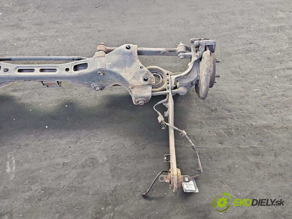 Kia Ceed II 2012-2018 1.6 crdi 128 HP manual 94 kW 1582 cm3 5- zadna výstuha  (Výstuha zadná)