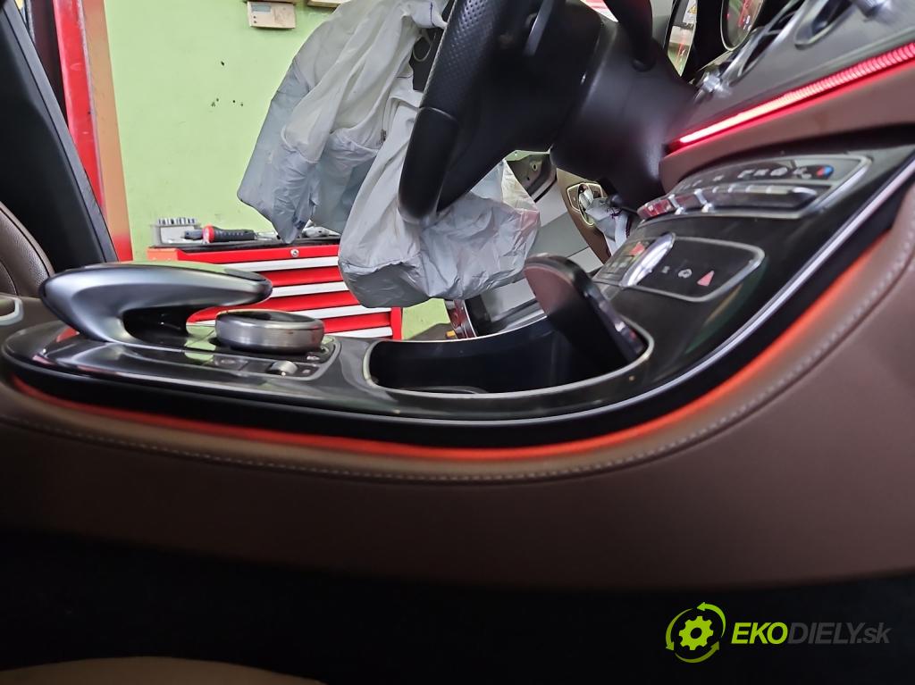 Mercedes E W213 2016-2023 2.0 CDI 194KM: automatic 143 kW 1950 cm3 4- Rukojeť: na nápoje: A2136806500 (Držiak (úchyt) na nápoje)