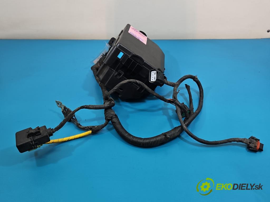 Kia Ceed II 2012-2018 1.6 crdi 128 hp manual 94 kW 1582 cm3 5- skříňka pojistková 91950-A2710 (Pojistková skříňka)