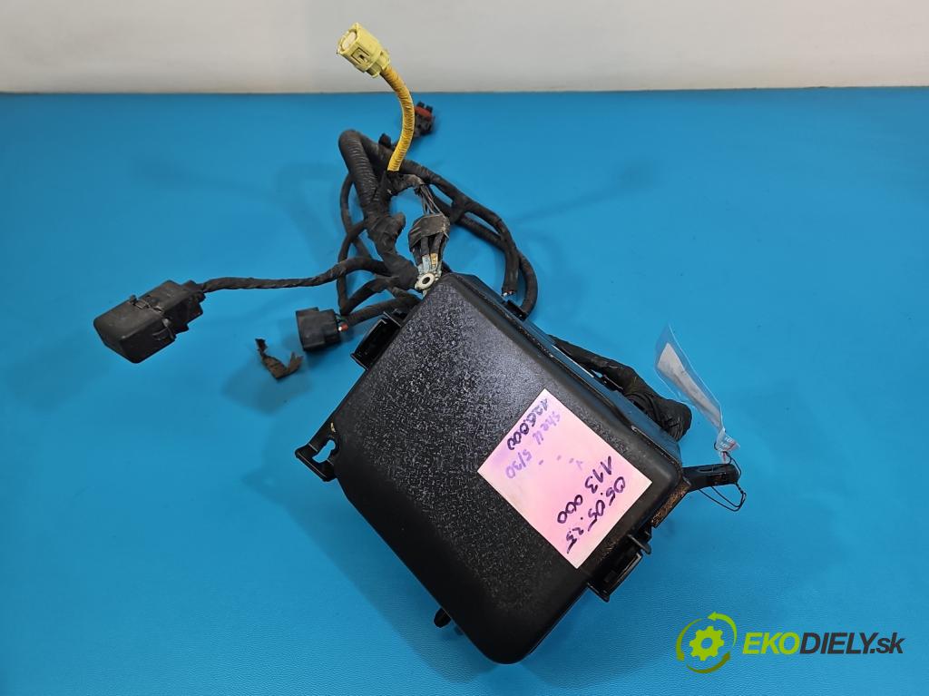 Kia Ceed II 2012-2018 1.6 crdi 128 HP manual 94 kW 1582 cm3 5- skrinka poistka 91950-A2710 (Poistková skrinka)