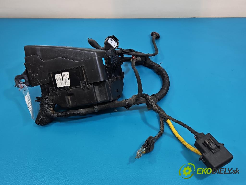 Kia Ceed II 2012-2018 1.6 crdi 128 hp manual 94 kW 1582 cm3 5- skříňka pojistková 91950-A2710 (Pojistková skříňka)