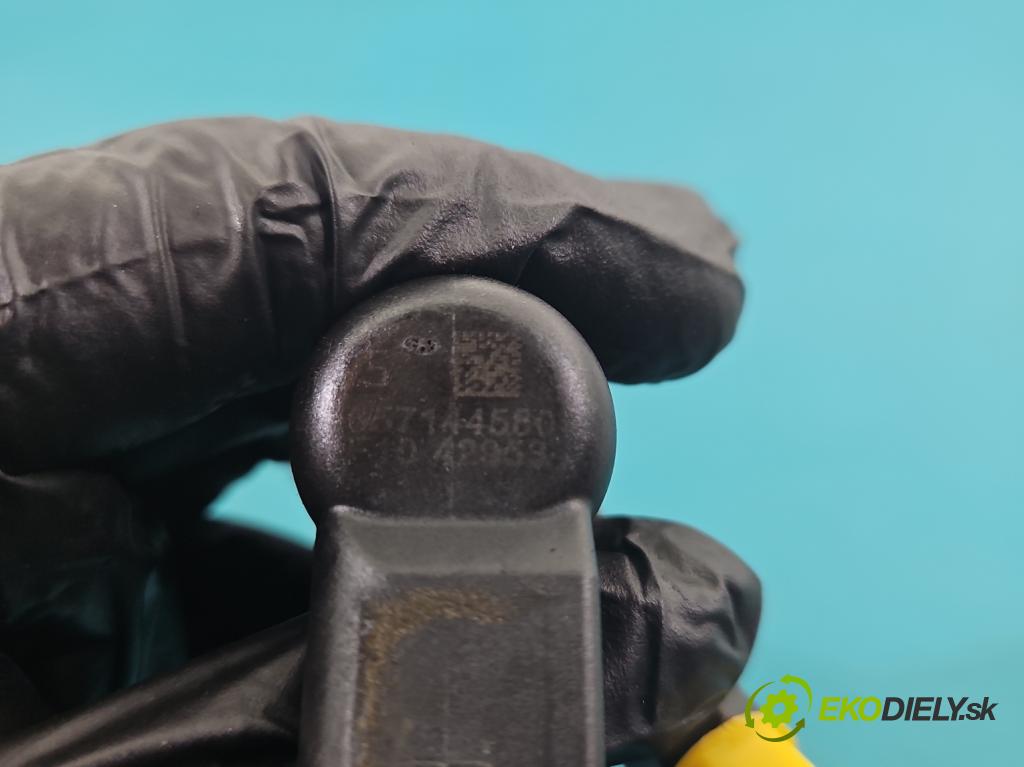 Peugeot 407 2.0 hdi 136 HP manual 100 kW 1997 cm3 4- vstrek 9657144580 (Vstrekovač paliva)