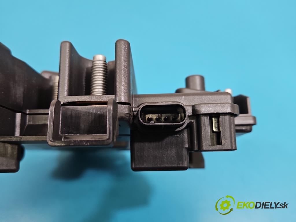 Mercedes S W222 2013-2020 3.0 cdi (656929) 340KM: automatic 250 kW 2925 cm3 4- skrinka poistka A2225406040 (Poistková skrinka)