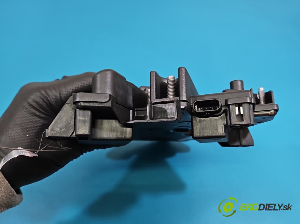 Mercedes S W222 2013-2020 3.0 cdi (656929) 340KM: automatic 250 kW 2925 cm3 4- skrinka poistka A2225406040 (Poistková skrinka)