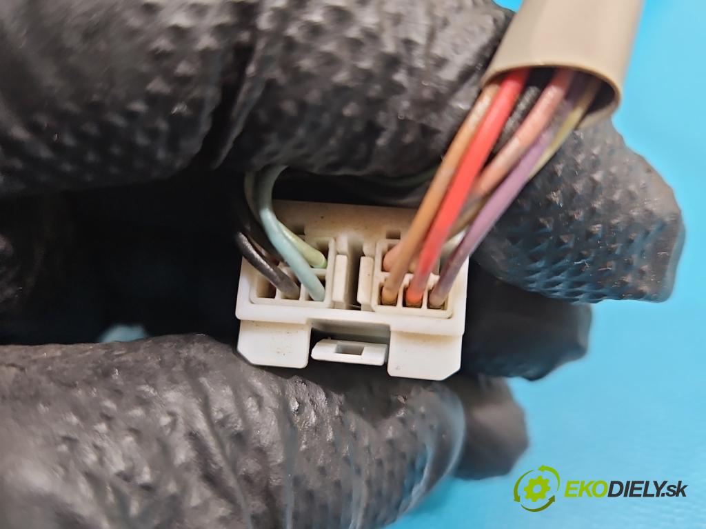 Toyota Rav4 IV 2013-2018 2.0 D4D 124hp manual 91 kW 1998 cm3 5- zrkadlo ľavé  (Kľučka dverí ostatné)