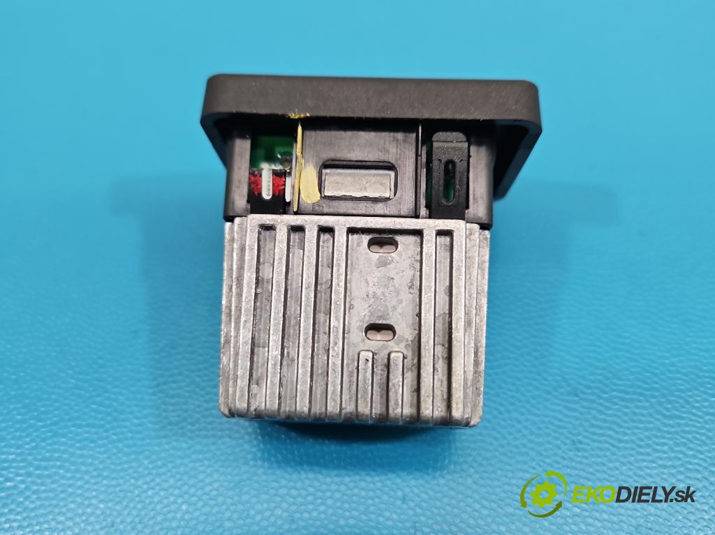 Mercedes S W222 2013-2020 3.0 cdi (656929) 340KM: automatic 250 kW 2925 cm3 4- zásuvka USB A2138207701