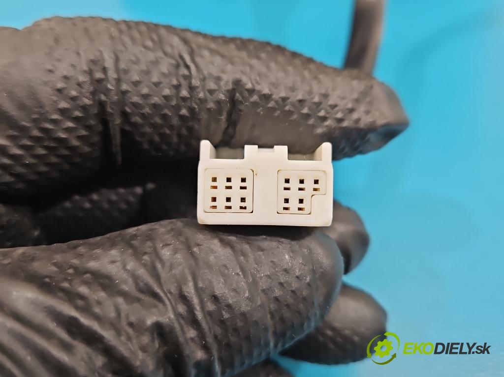 Toyota Rav4 IV 2013-2018 2.0 D4D 124hp manual 91 kW 1998 cm3 5- zrkadlo pravé  (Kľučka dverí ostatné)