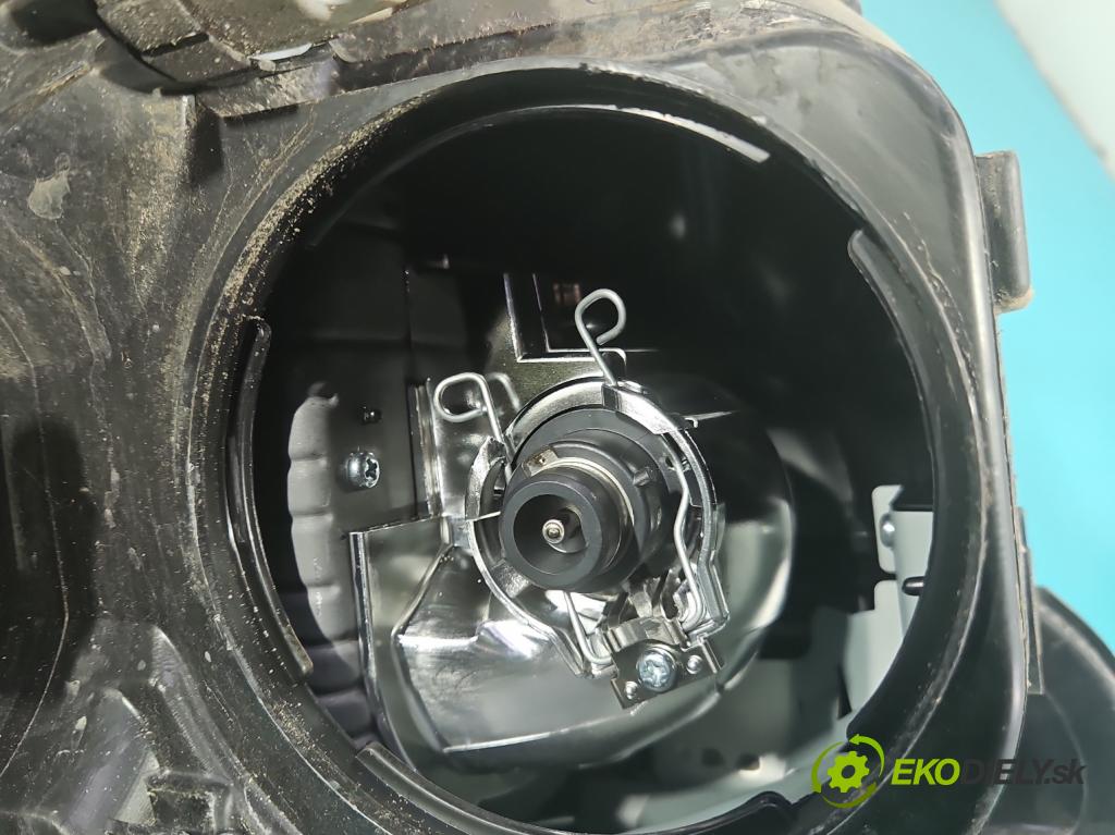 Toyota Rav4 IV 2013-2018 2.0 D4D 124hp manual 91 kW 1998 cm3 5- Reflektor: ľavý  (Kľučka dverí ostatné)
