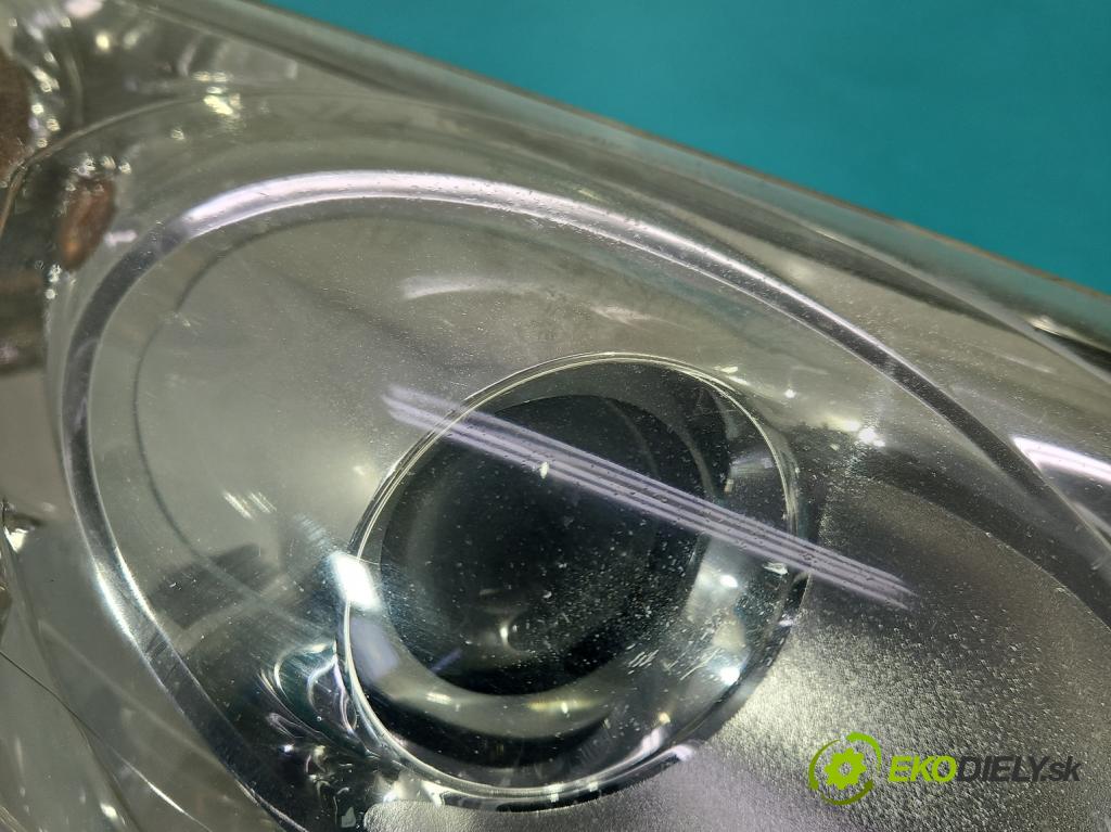 Peugeot 407 2.0 hdi 136 HP manual 100 kW 1997 cm3 4- Reflektor: pravý 0301213204 (Svetlo predné pravé)