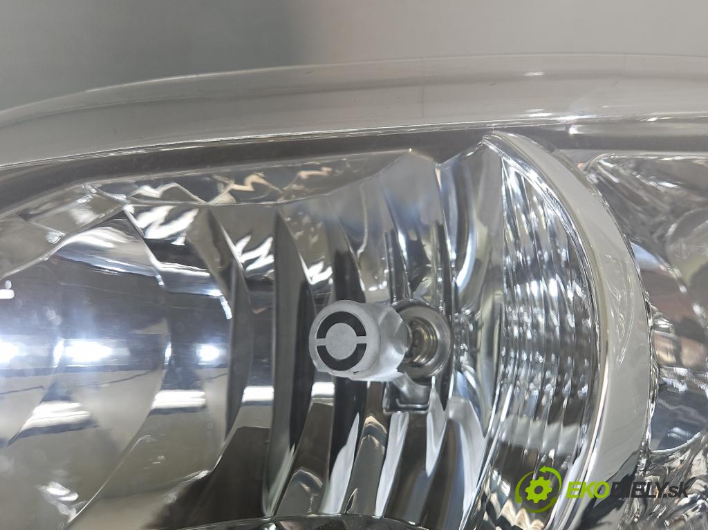 Citroen C4 I 2004-2011 1.6 16V 120 HP manual 88 kW 1598 cm3 5- Reflektor: ľavý 9684381980 (Kľučka dverí ostatné)