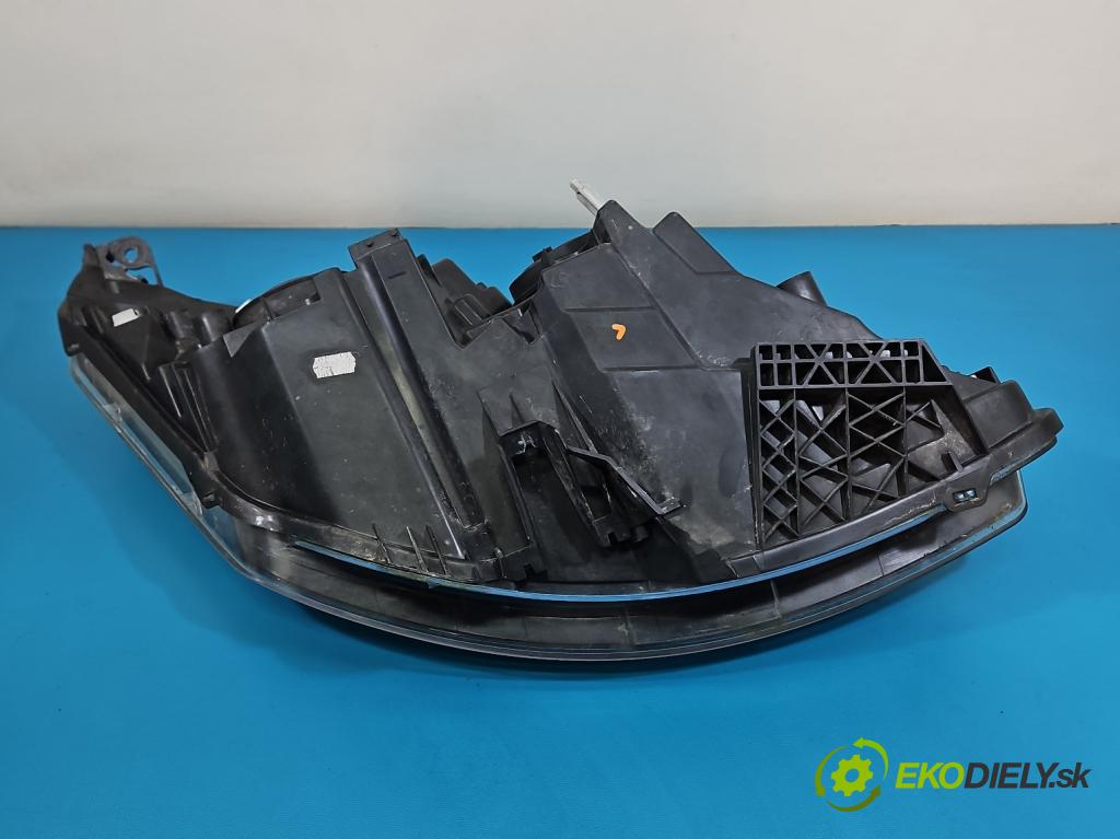 Citroen C4 I 2004-2011 1.6 16V 120 HP manual 88 kW 1598 cm3 5- Reflektor: ľavý 9684381980 (Kľučka dverí ostatné)