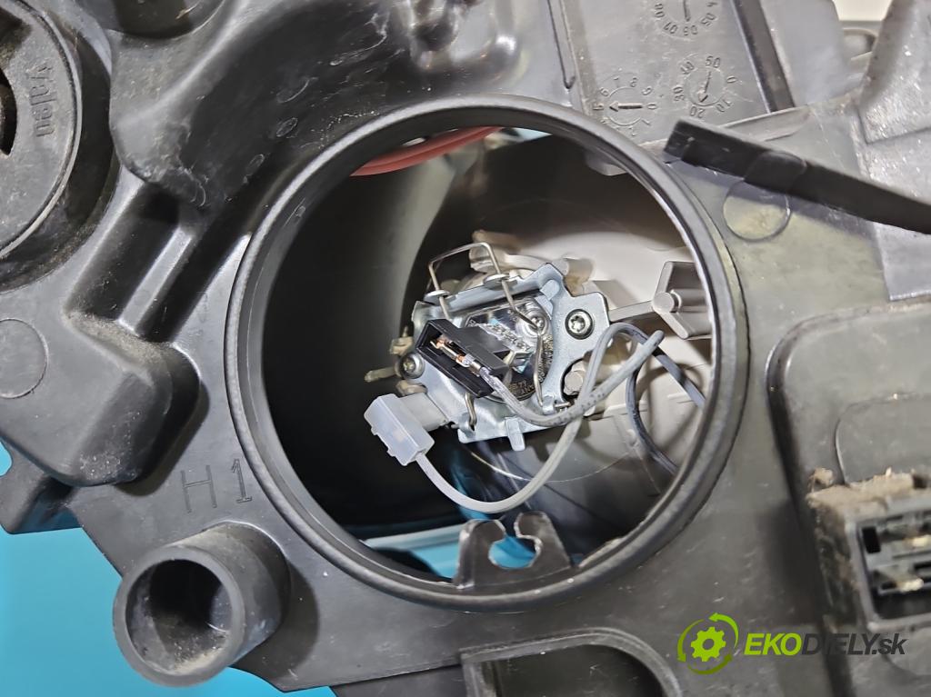 Citroen C4 I 2004-2011 1.6 16V 120 HP manual 88 kW 1598 cm3 5- Reflektor: ľavý 9684381980 (Kľučka dverí ostatné)