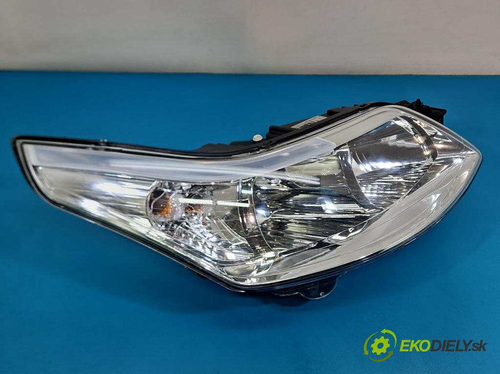 Citroen C4 I 2004-2011 1.6 16V 120 HP manual 88 kW 1598 cm3 5- Reflektor: pravý 9684382280 (Svetlo predné pravé)