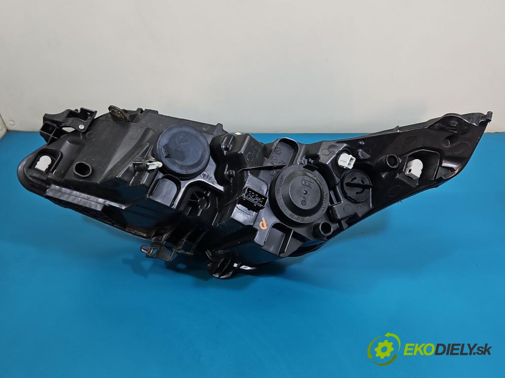 Citroen C4 I 2004-2011 1.6 16V 120 HP manual 88 kW 1598 cm3 5- Reflektor: pravý 9684382280 (Svetlo predné pravé)