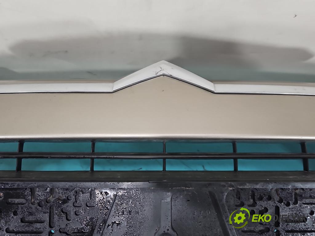 Citroen C4 I 2004-2011 1.6 16V 120 hp manual 88 kW 1598 cm3 5- nárazník přední  (Klika dveří ostatní)