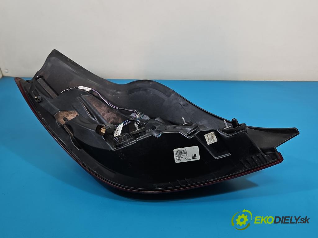 Opel Insignia A 2008-2017 2.0 cdti 170 HP manual 125 kW 1956 cm3 4- svetlo / reflektor zadné pravé 23422540 (Kľučka dverí ostatné)