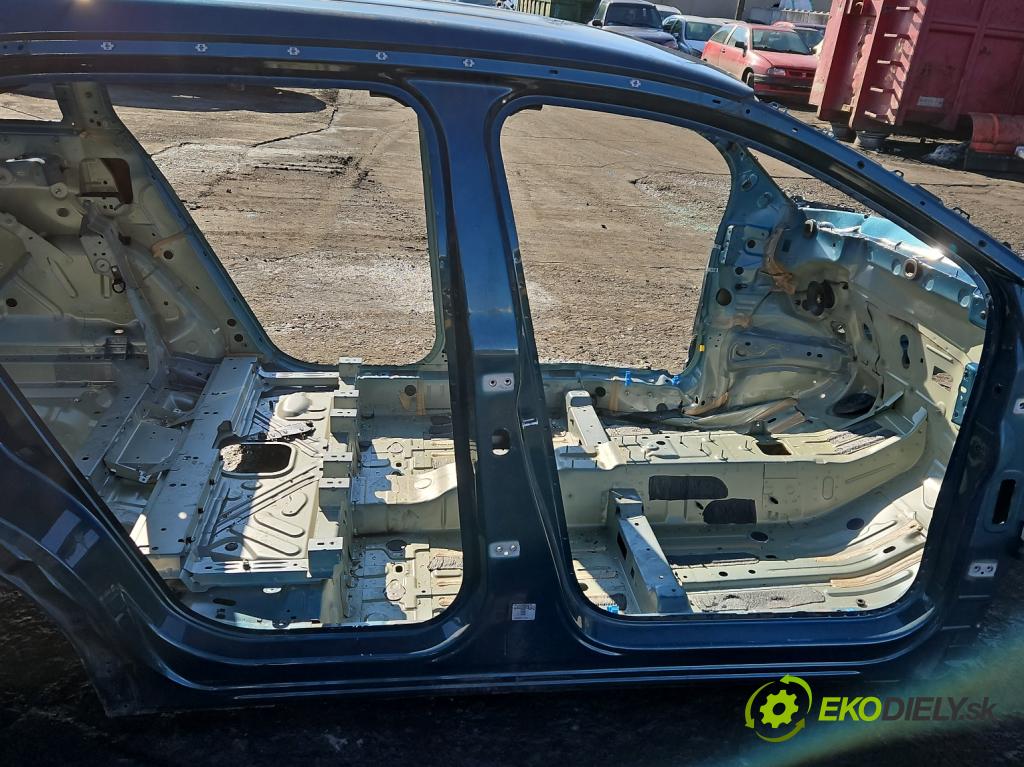 Citroen C5 Aircross 17-25 1.2 T 131 HP manual 96 kW 1199 cm3 5- Práh: pravý  (Karoséria ostatné)