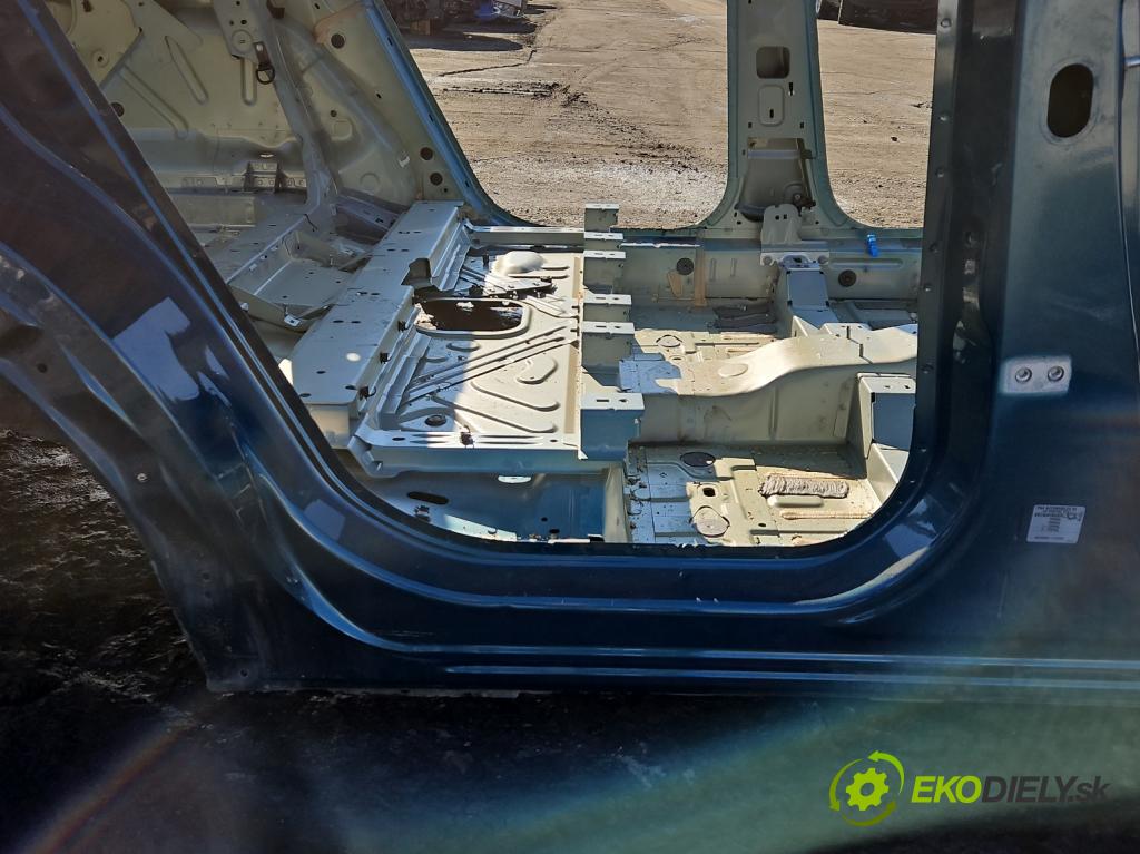 Citroen C5 Aircross 17-25 1.2 T 131 HP manual 96 kW 1199 cm3 5- Práh: pravý  (Karoséria ostatné)