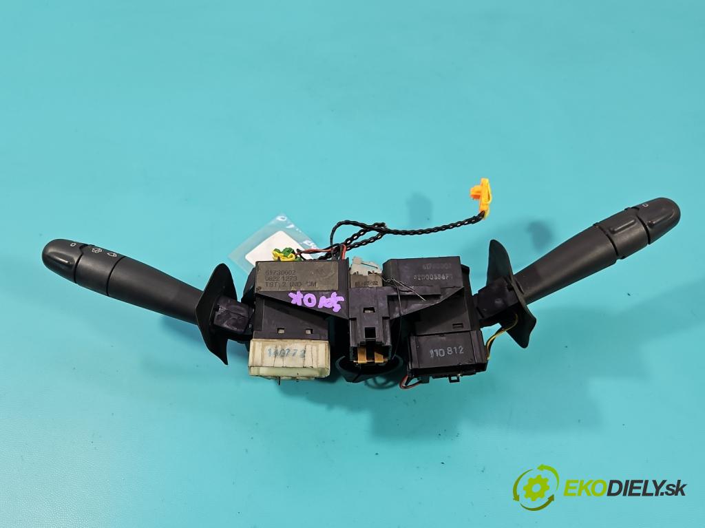 Renault Clio II 1998-2012 1.2 8V 58 hp manual 43 kW 1149 cm3 5- Přepínač sdružený 8200058679 (Páčky pod volantem)