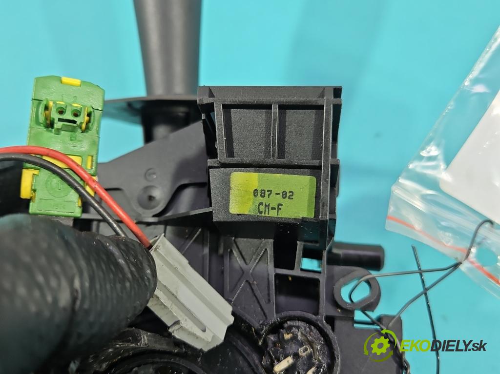 Renault Clio II 1998-2012 1.2 8V 58 hp manual 43 kW 1149 cm3 5- Přepínač sdružený 8200058679 (Páčky pod volantem)