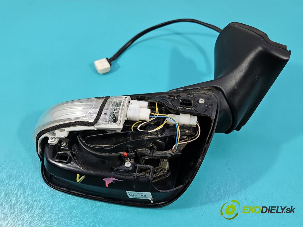 Toyota Auris I 2006-2013 1.3 vvti 99 HP manual 73 kW 1329 cm3 5- zrkadlo ľavé  (Kľučka dverí ostatné)