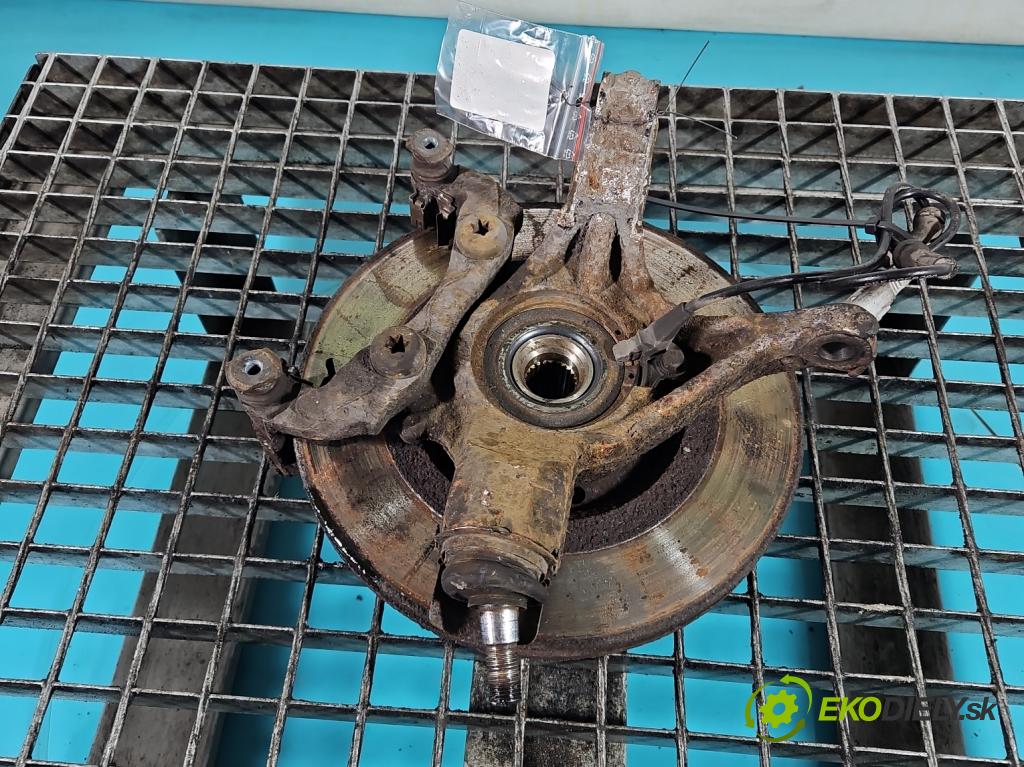 Citroen C4 I 2004-2011 1.6 16V 120 HP manual 88 kW 1598 cm3 5- náboj pravé  (Náboj kolesa)