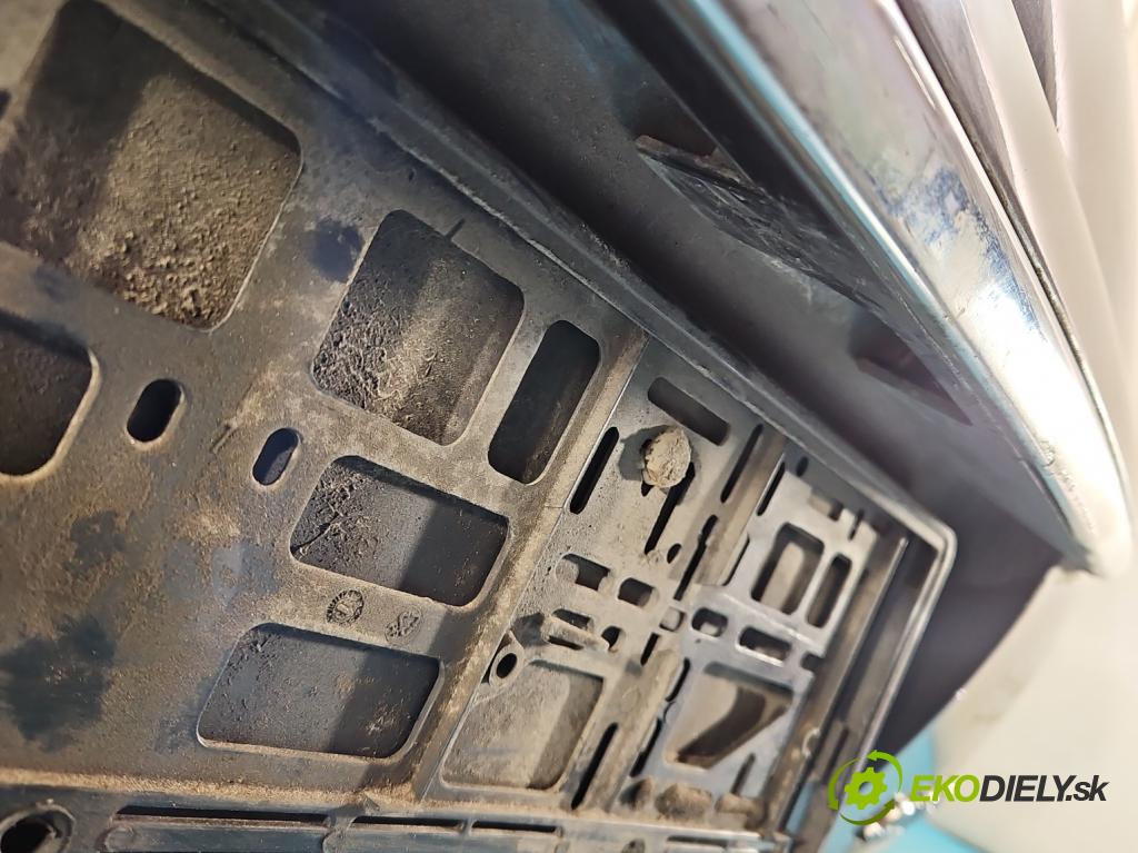 Toyota Auris I 2006-2013 1.3 vvti 99 hp manual 73 kW 1329 cm3 5- zadní kufrové dveře  (Zadní kapota (kufr))