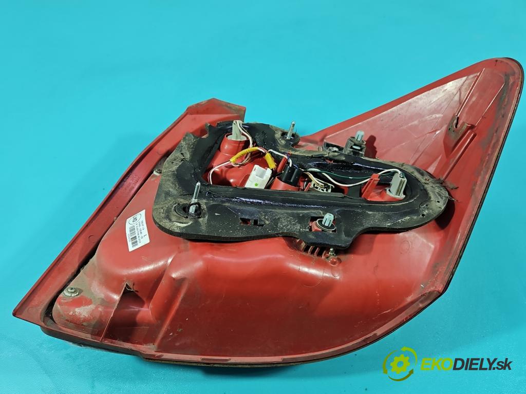 Toyota Auris I 2006-2013 1.3 vvti 99 HP manual 73 kW 1329 cm3 5- svetlo / reflektor zadné ľavé 81560-02540 (Kľučka dverí ostatné)