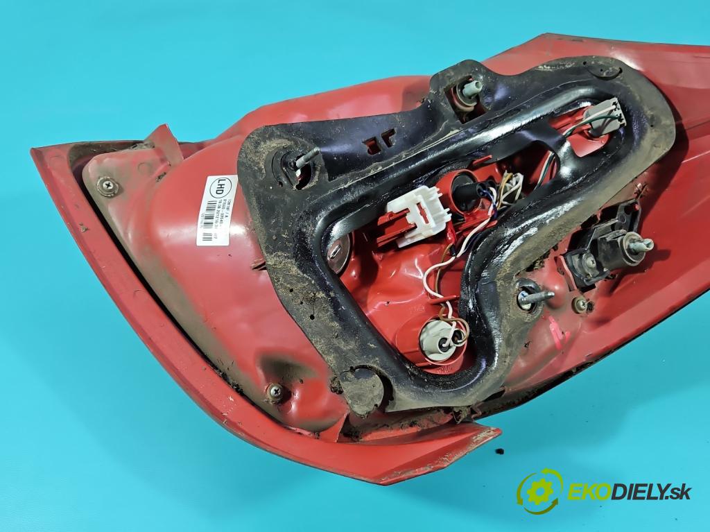 Toyota Auris I 2006-2013 1.3 vvti 99 HP manual 73 kW 1329 cm3 5- svetlo / reflektor zadné pravé 81550-02540 (Kľučka dverí ostatné)