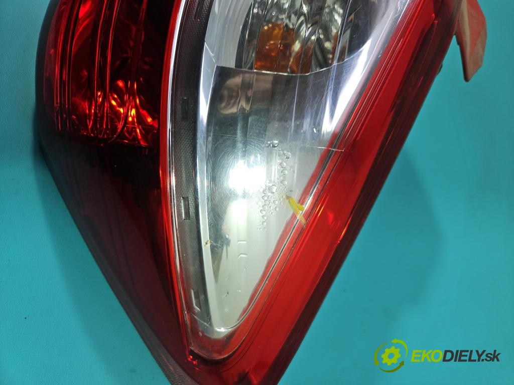 Toyota Auris I 2006-2013 1.3 vvti 99 HP manual 73 kW 1329 cm3 5- svetlo / reflektor zadné pravé 81550-02540 (Kľučka dverí ostatné)