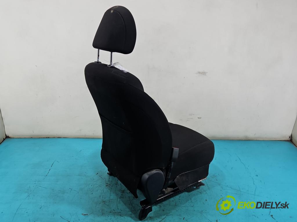 Toyota Auris I 2006-2013 1.3 vvti 99 HP manual 73 kW 1329 cm3 5- Sedačka ľavý  (Sedadlo)