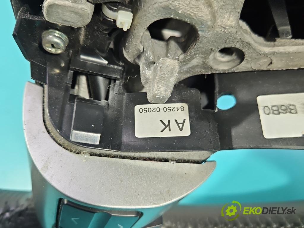 Toyota Auris I 2006-2013 1.3 vvti 99 HP manual 73 kW 1329 cm3 5- volant  (Volant)