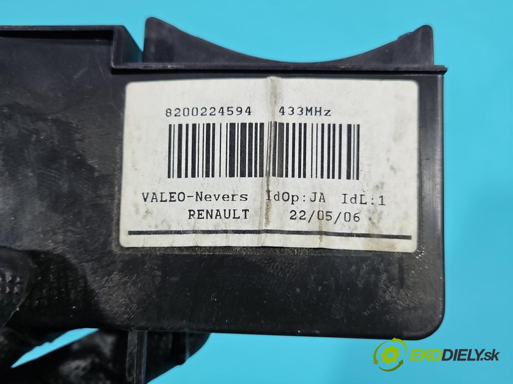 Renault Laguna II 2001-2007 1.6 16V 111KM manual 82 kW 1598 cm3 5- Čtenář: kárt 8200224594