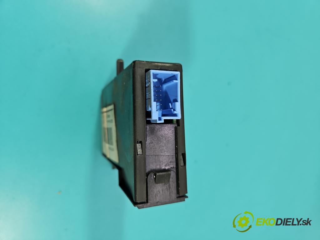 Renault Laguna II 2001-2007 1.6 16V 111KM manual 82 kW 1598 cm3 5- Čtenář: kárt 8200224594