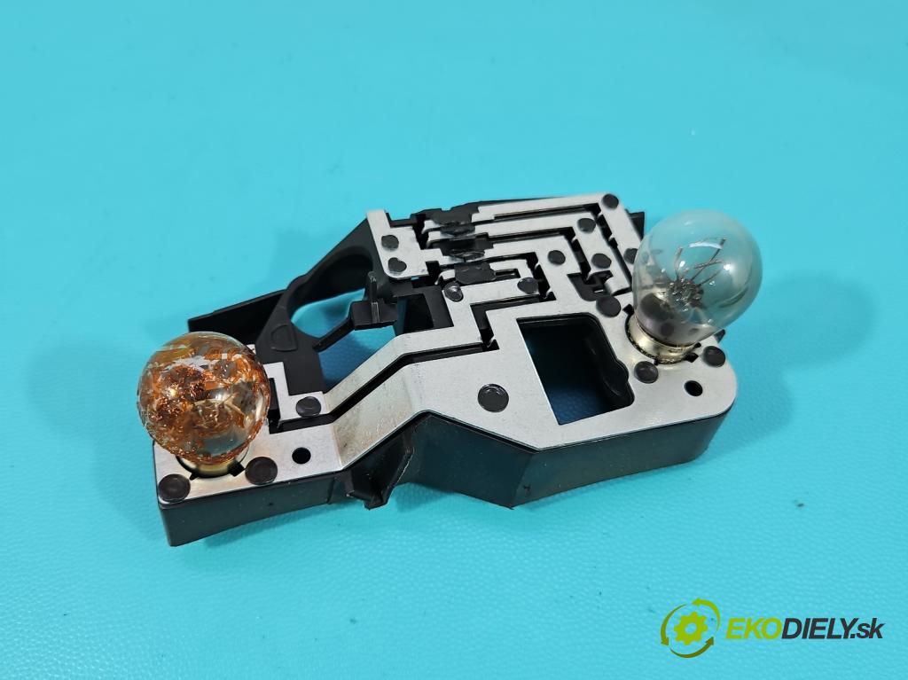 Renault Laguna II 2001-2007 1.6 16V 111KM manual 82 kW 1598 cm3 5- svetlo / reflektor zadné pravé 89036262 (Kľučka dverí ostatné)