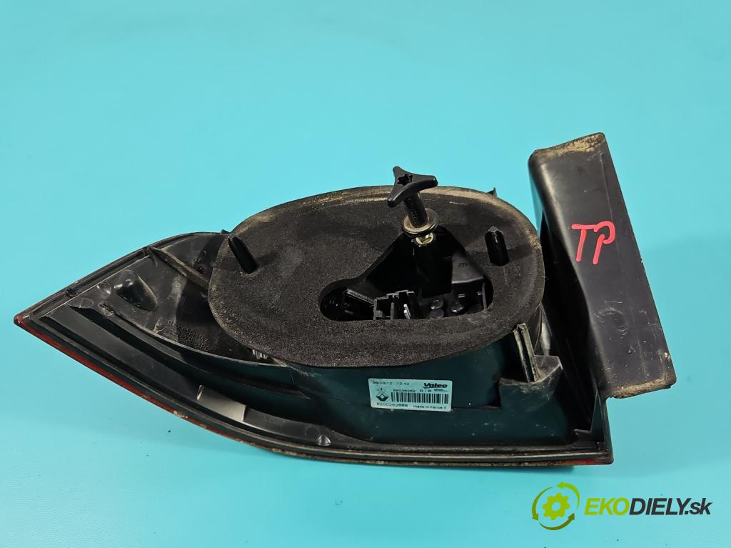 Renault Laguna II 2001-2007 1.6 16V 111KM manual 82 kW 1598 cm3 5- svetlo / reflektor zadné pravé 89036262 (Kľučka dverí ostatné)