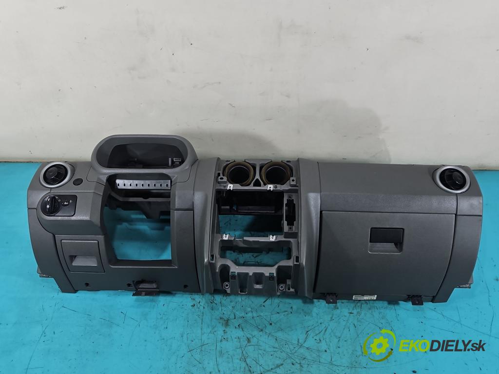 Ford Fusion 1.4 16V 80 HP manual 59 kW 1388 cm3 5- kokpit,pristrojová doska rozdeľovacia