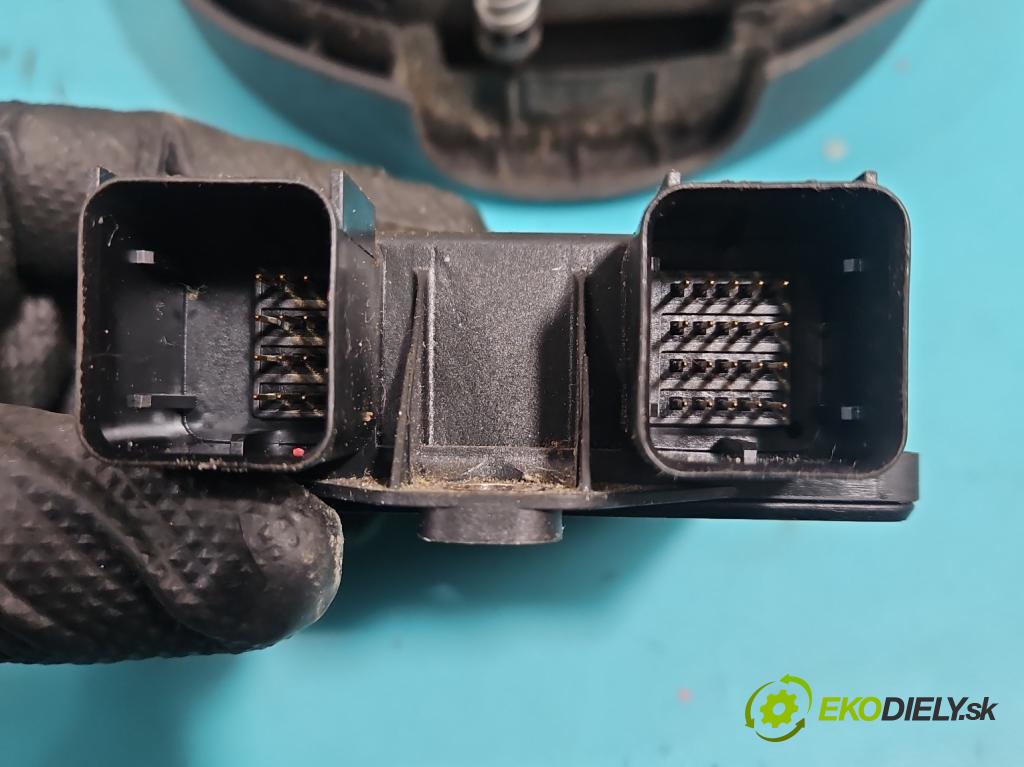 Ford Fusion 1.4 16V 80 HP manual 59 kW 1388 cm3 5- kokpit,pristrojová doska rozdeľovacia