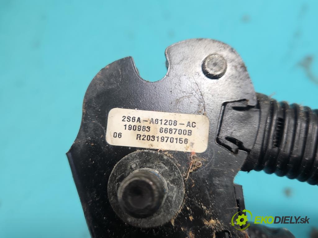 Ford Fusion 1.4 16V 80 HP manual 59 kW 1388 cm3 5- kokpit,pristrojová doska rozdeľovacia