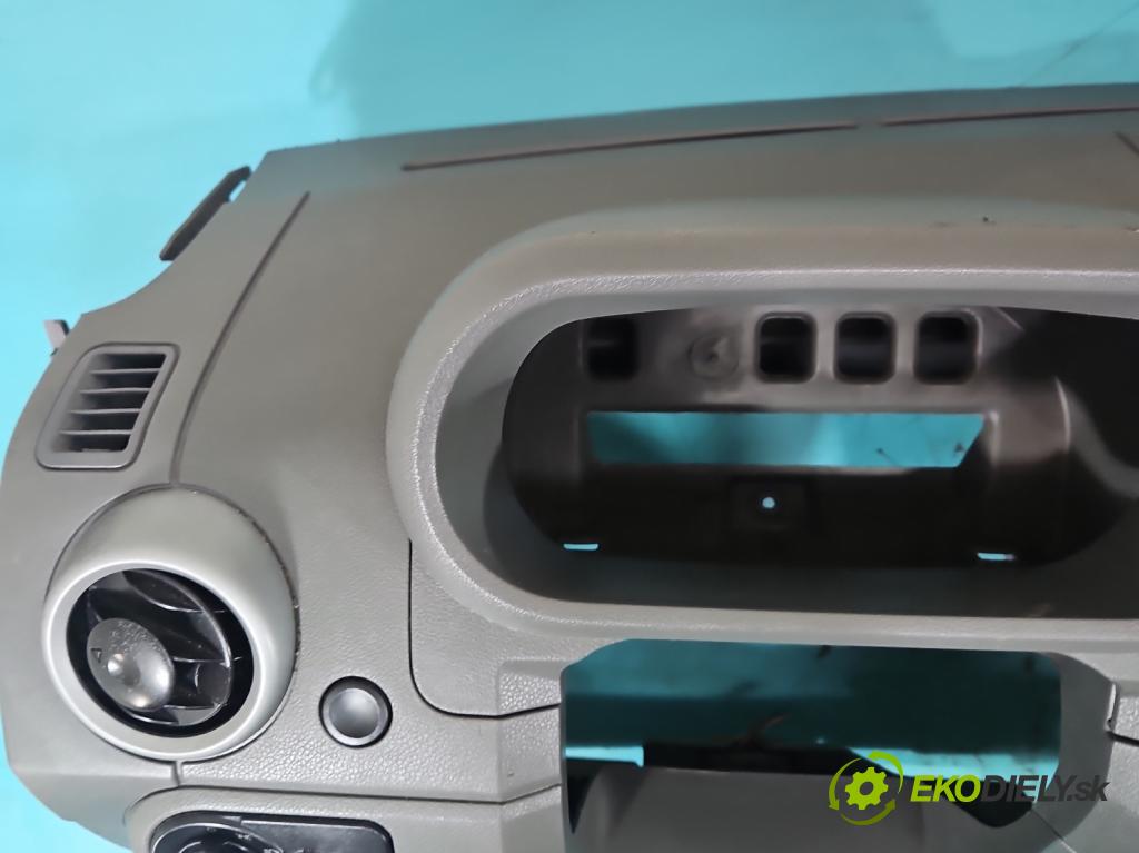 Ford Fusion 1.4 16V 80 HP manual 59 kW 1388 cm3 5- kokpit,pristrojová doska rozdeľovacia