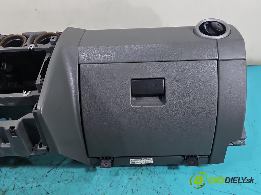 Ford Fusion 1.4 16V 80 HP manual 59 kW 1388 cm3 5- kokpit,pristrojová doska rozdeľovacia