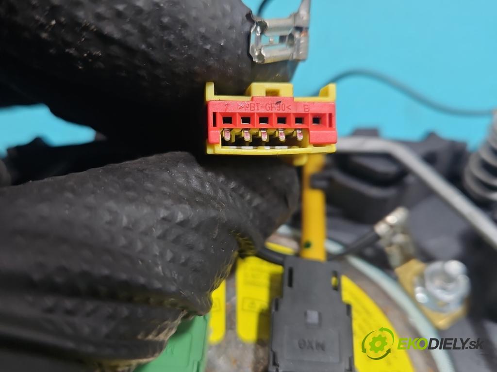 Ford Fusion 1.4 16V 80 HP manual 59 kW 1388 cm3 5- kokpit,pristrojová doska rozdeľovacia