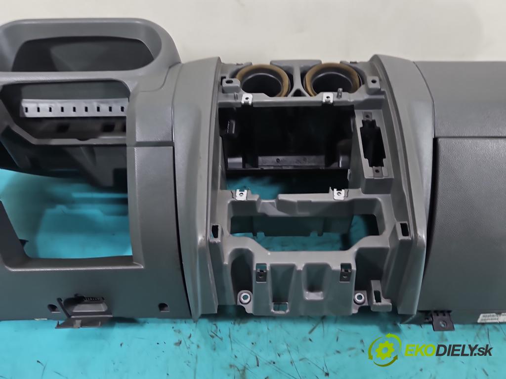 Ford Fusion 1.4 16V 80 HP manual 59 kW 1388 cm3 5- kokpit,pristrojová doska rozdeľovacia