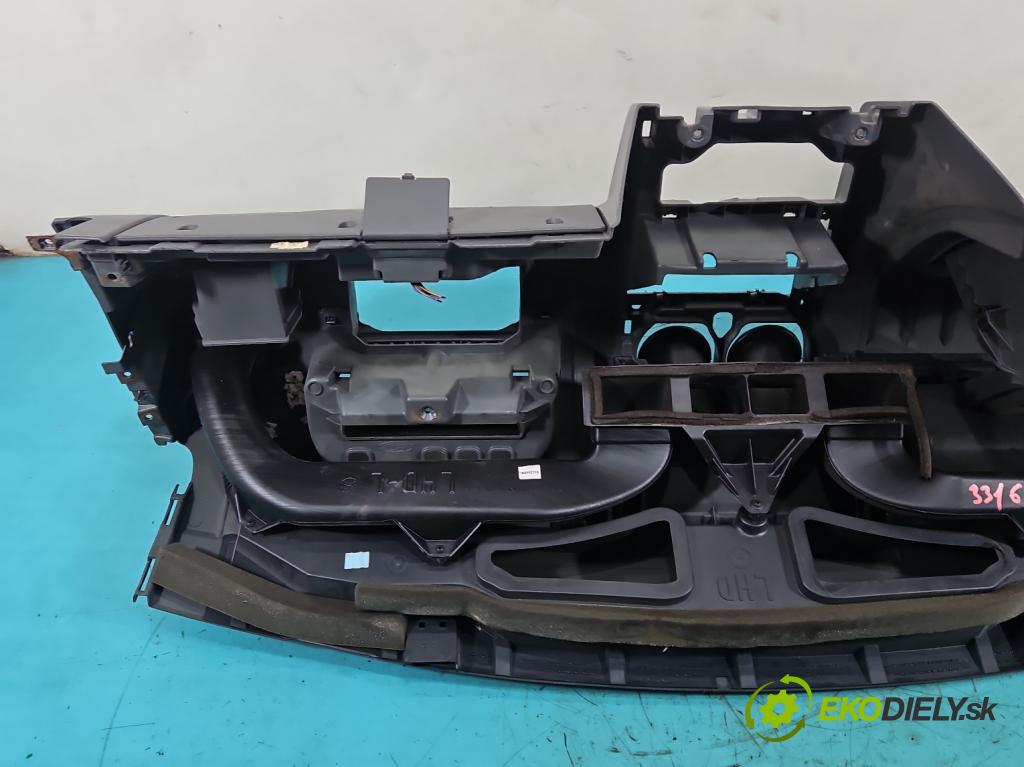 Ford Fusion 1.4 16V 80 HP manual 59 kW 1388 cm3 5- kokpit,pristrojová doska rozdeľovacia