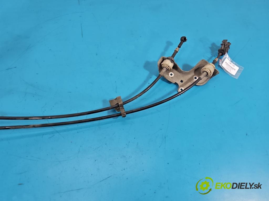 Fiat Punto Grande 1.4 8V 77 hp manual 57 kW 1368 cm3 5- kulisa změny stupňová 553485470 (Řadicí páka (kulisa) )