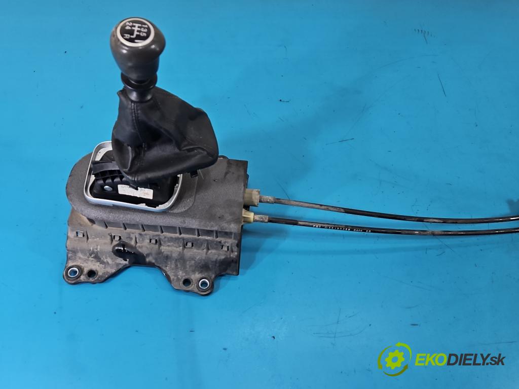 Fiat Punto Grande 1.4 8V 77 hp manual 57 kW 1368 cm3 5- kulisa změny stupňová 553485470 (Řadicí páka (kulisa) )