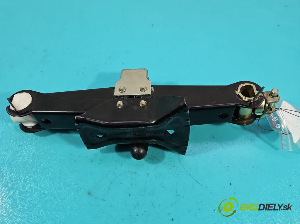 Fiat Punto Grande 1.4 8V 77 HP manual 57 kW 1368 cm3 5- mechanizmus okna automobilovy